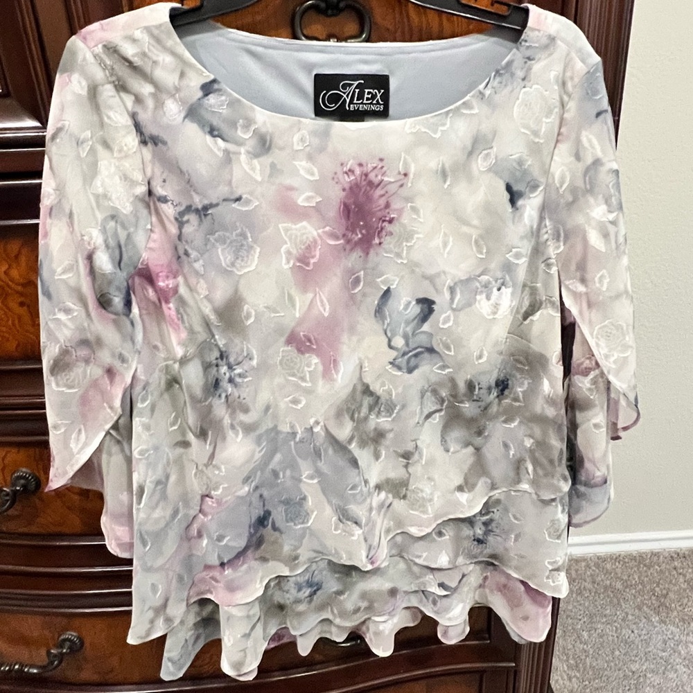 Embroidered Stretch Tulle Round Neck 3/4 Sleeve Scallop Hem Blouse